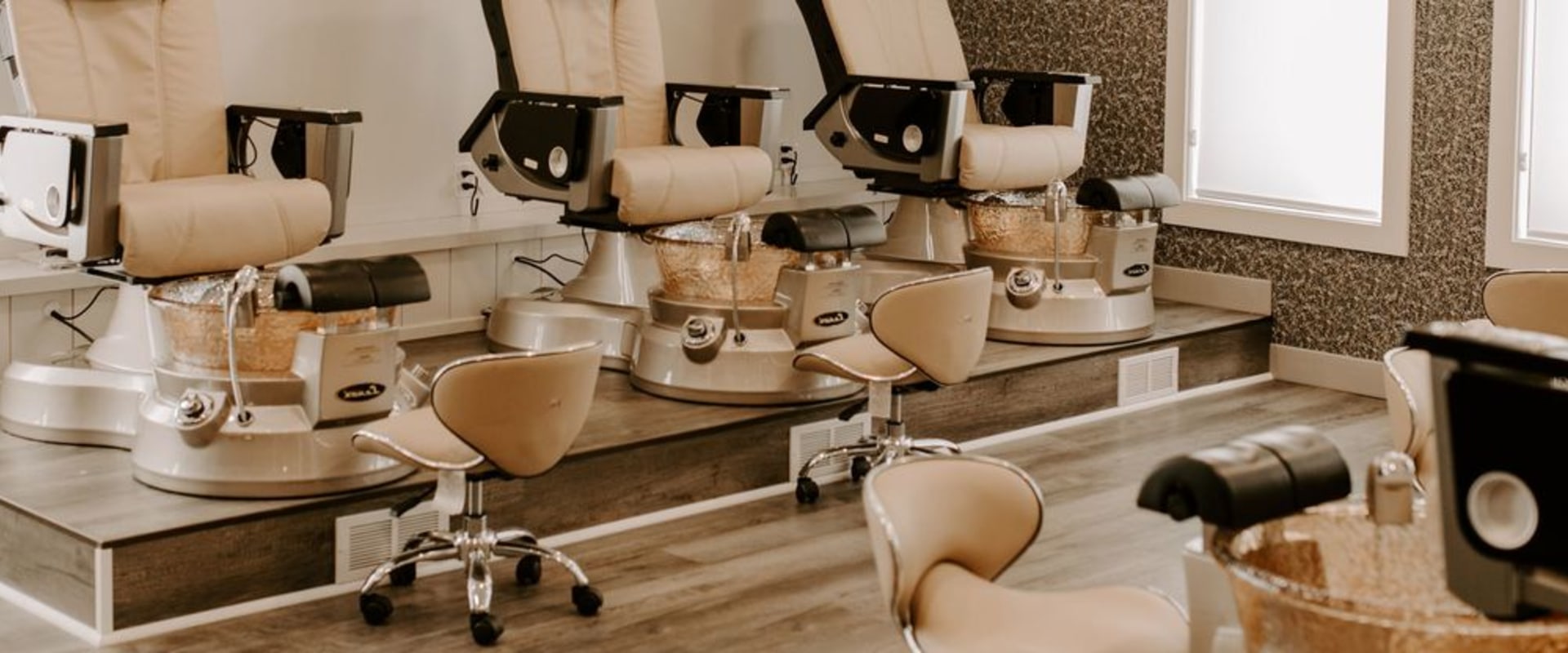 The Insider's Guide to Acrylic Nail Prices in Kalamazoo County, Michigan